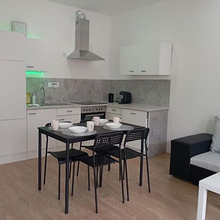 Novy Apartman S Terasou Brno Buitenkant foto